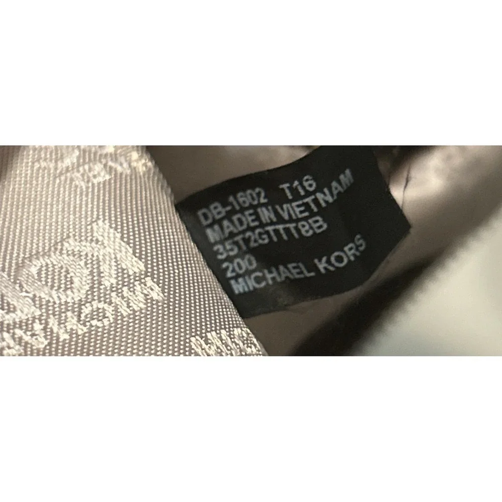 Pre Owned  Michael Kors signature Jet Set East West Top Zip Tote‎